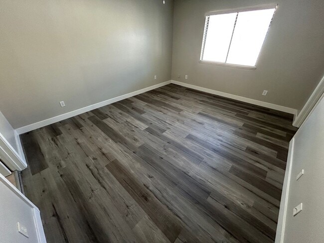 Building Photo - BEAUTIFUL 2 BED 2 BATH SECOND FLOOR CENTRAL LAS VEGAS CONDO