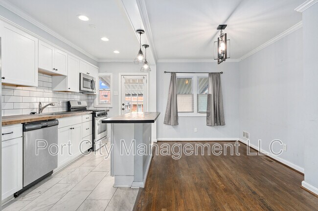 Building Photo - 885 Jaydee Ave