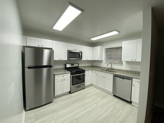 Interior Photo - 1570 Memorial Drive