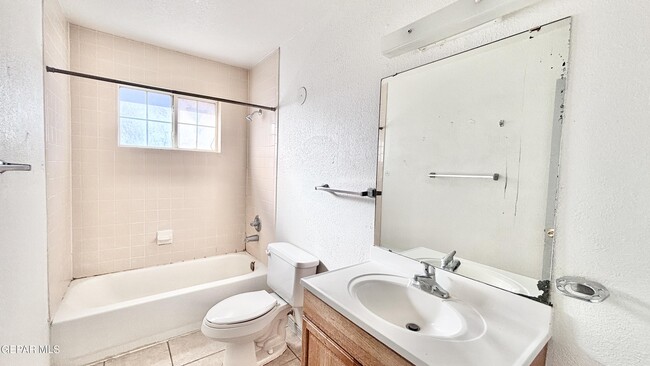 Building Photo - 2717 Idalia Ave