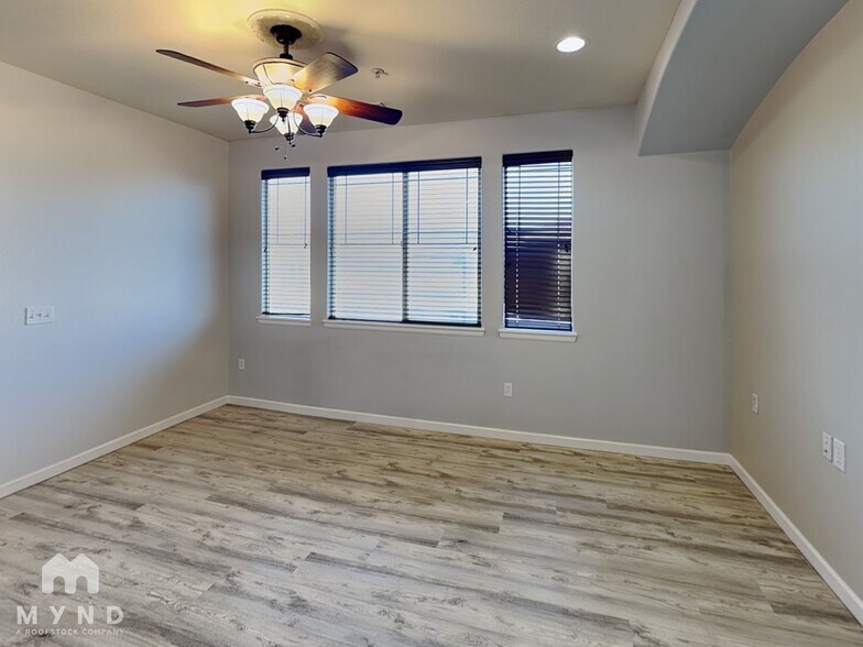 Building Photo - 803 E 98th Ave