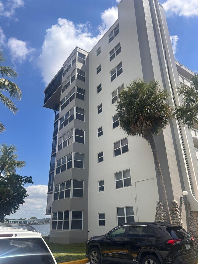 Primary Photo - 1175 NE Miami Gardens Dr