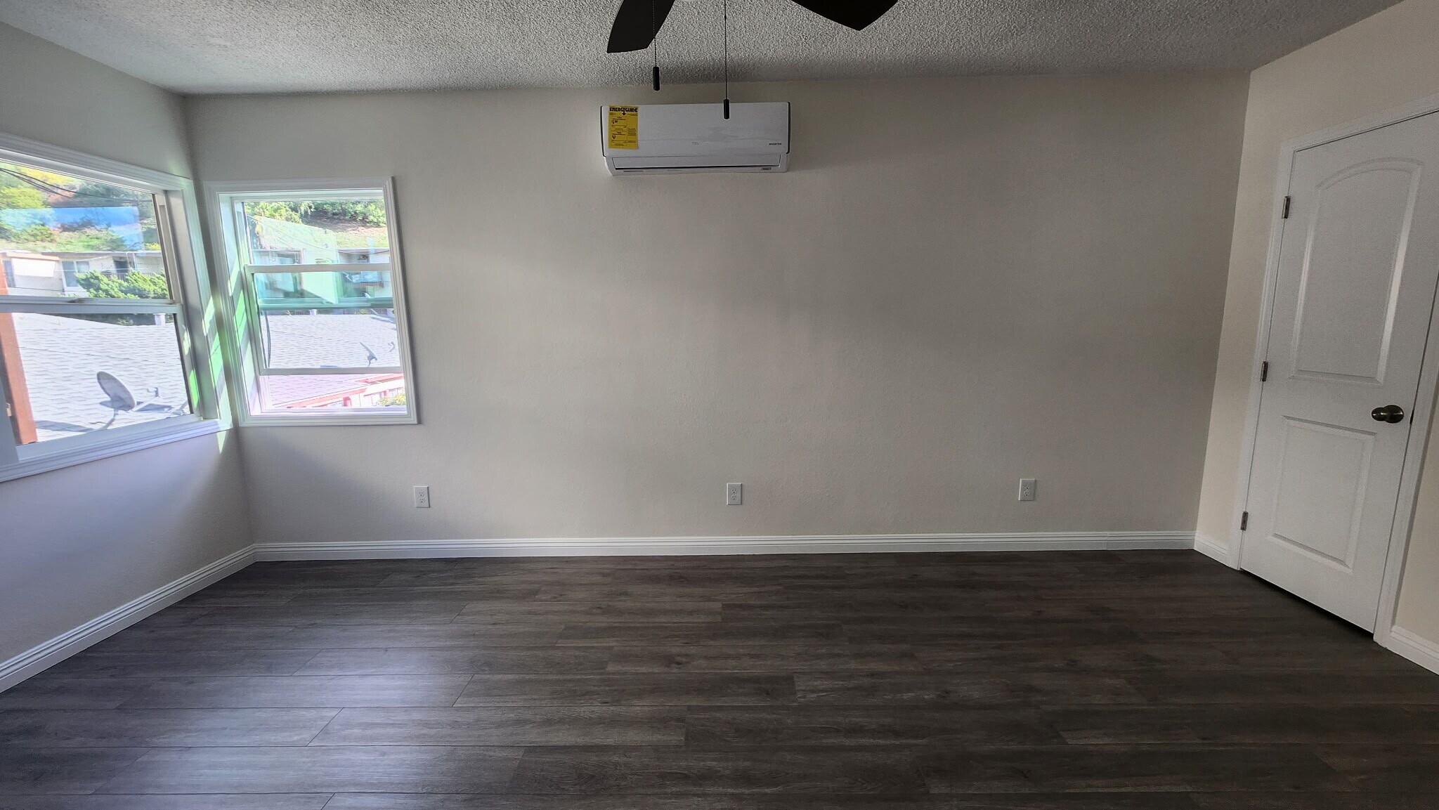 Building Photo - 731 1/2 Via Altamira