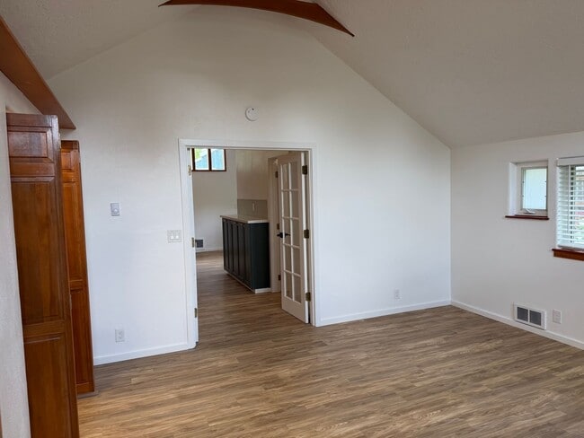 Building Photo - Luxury 1 bedroom 1 bath duplex in a great neighborhood!