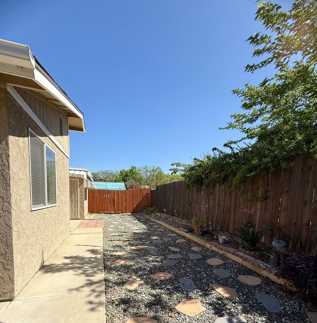 Building Photo - Peacock Valley HOA 2 Bedroom 1 Bathroom  5...
