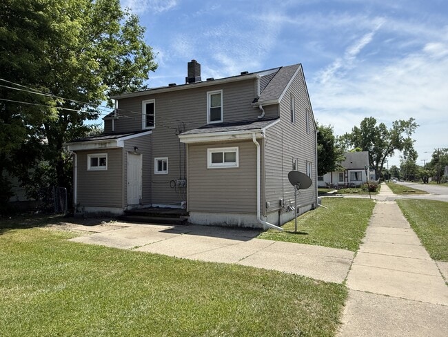 Building Photo - 11359 Maxwell Ave