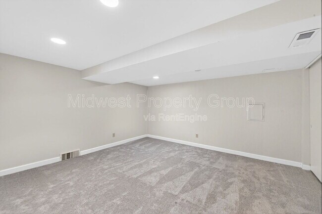 Building Photo - 2765 Chelsea Dr