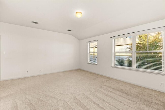 Building Photo - 1620 Bryant Dr