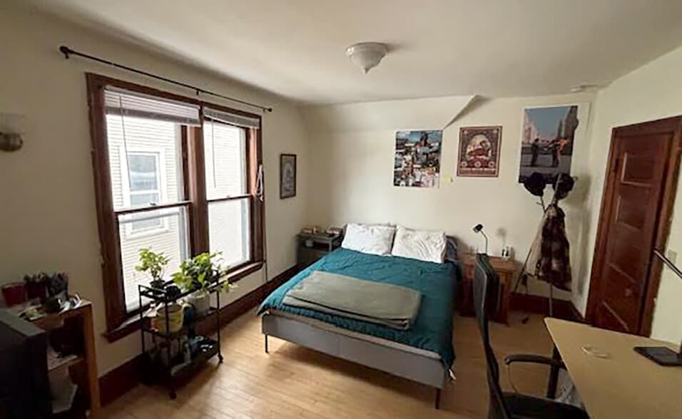 Building Photo - 217 S Mills St