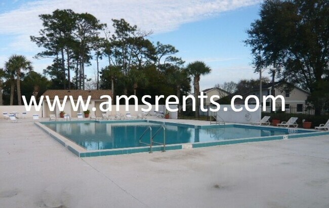 Building Photo - Spacious 3 bedroom Villa