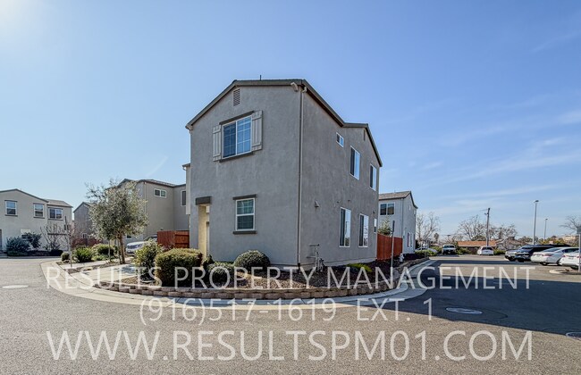 Building Photo - Stunning 4 Bedroom Home in Winding Meadow Village