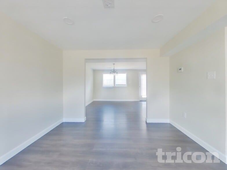 Building Photo - 13 Cardigan Ct