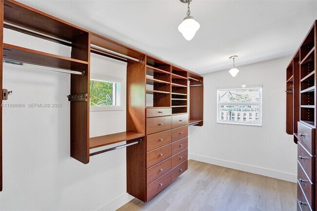 Building Photo - 725 Harrison St