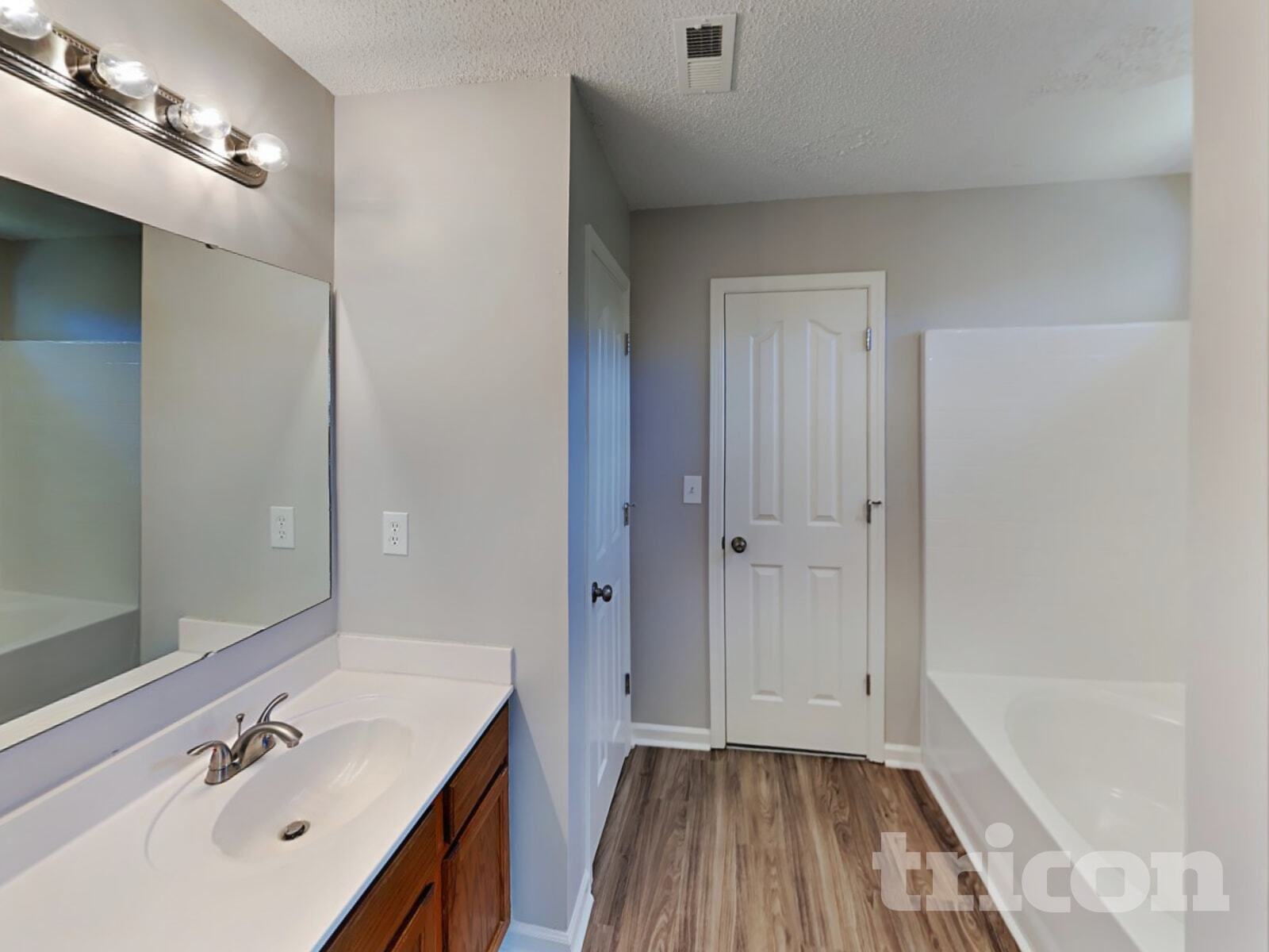 Building Photo - 5920 Shining Oak Ln