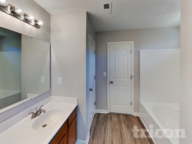 Building Photo - 5920 Shining Oak Ln