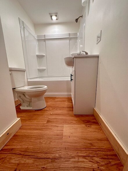 Building Photo - 58 Oxford St N