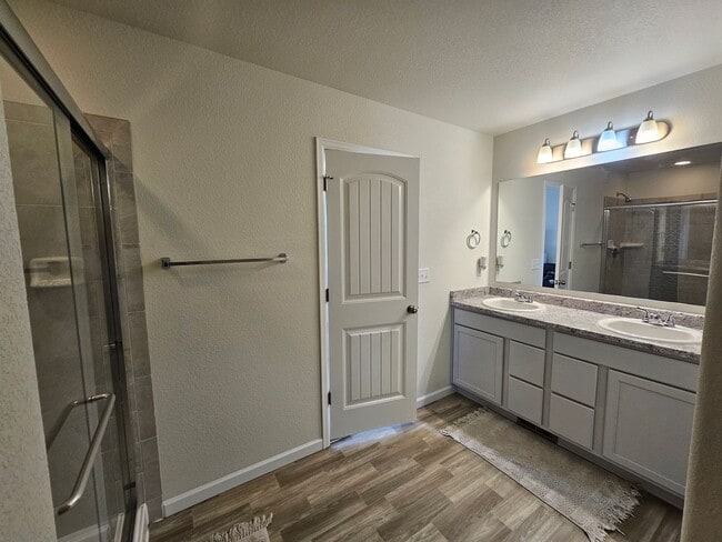 Building Photo - Like new!! 3-bedroom, 3-bathroom rental in Lorson Ranch community!