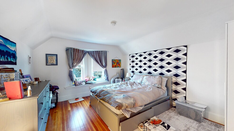 Building Photo - 70 Hudson St