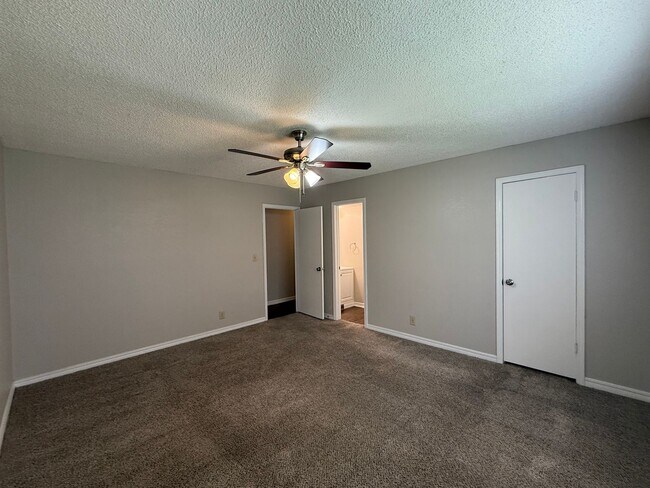 Building Photo - Welcome to your new home on this great corner lot with 3 bedrooms and 2 baths in Owasso!