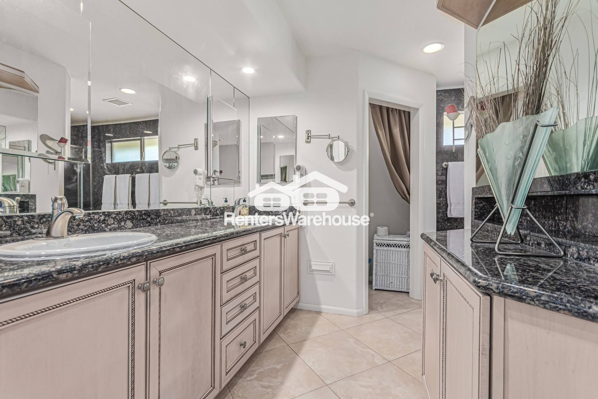 Building Photo - 16030 N Nicklaus Ln