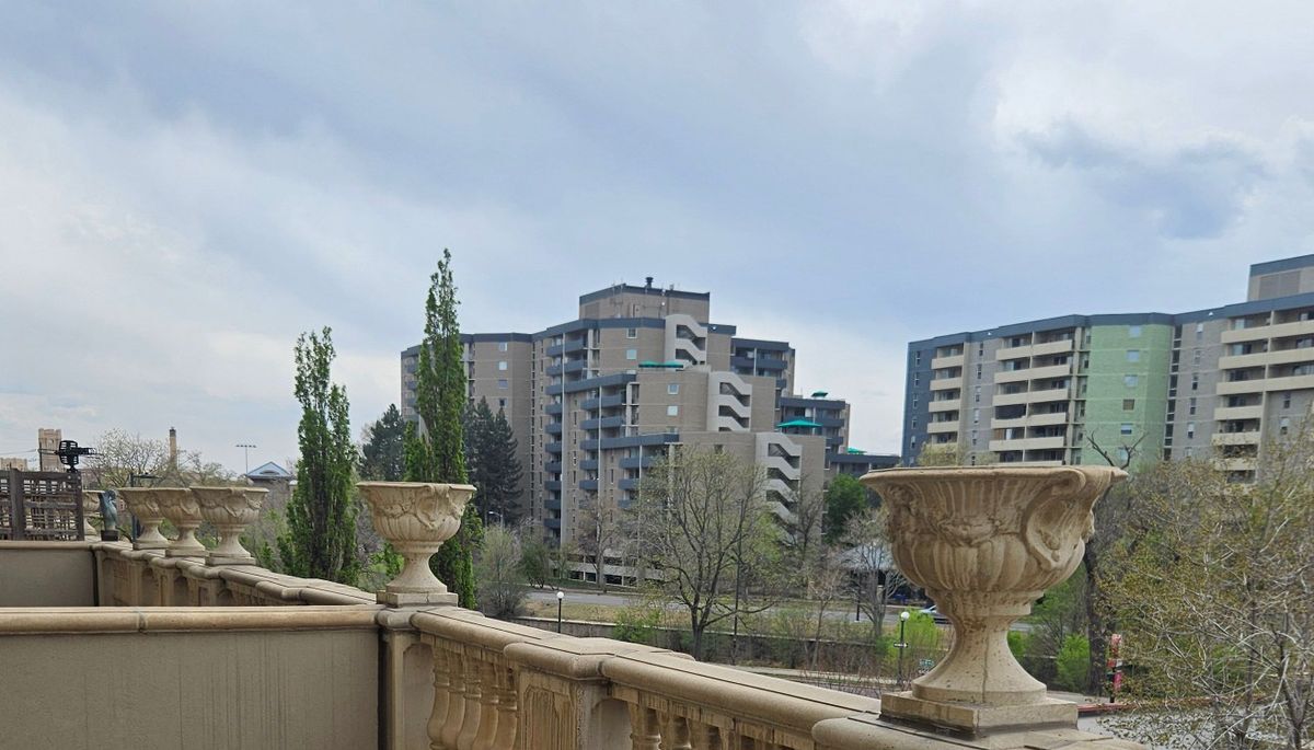 Building Photo - 475 W 12th Ave