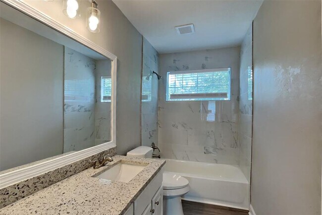 Building Photo - 6910 Springcrest Ct