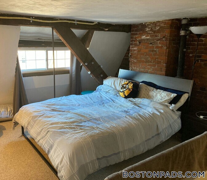 Building Photo - 1798 Beacon St