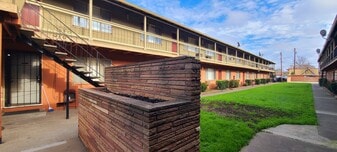 Building Photo - Alpine Apartments