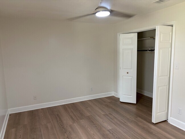 Building Photo - 1484 Van Delia Rd