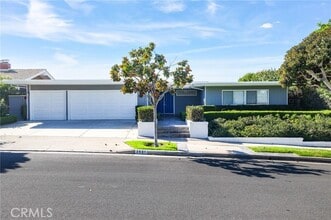 Building Photo - 2501 Blue Water Dr