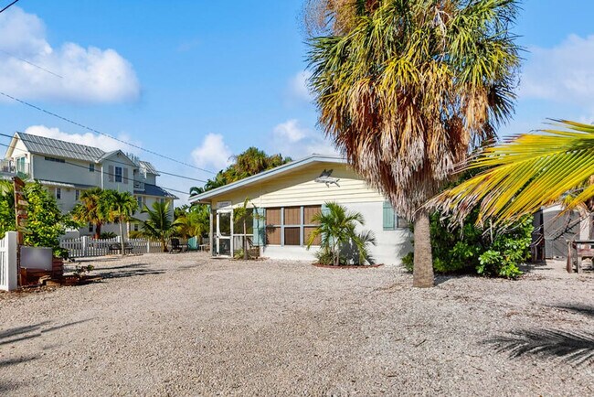 Building Photo - 70 N Shore Dr