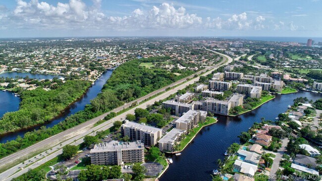Building Photo - 13 Royal Palm Way