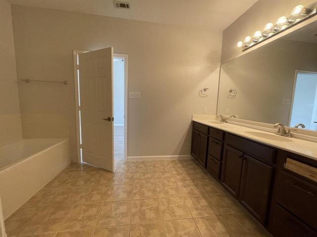 Building Photo - 127 Castleridge Dr