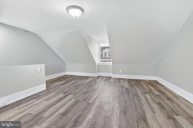 Building Photo - 624 St Joseph St