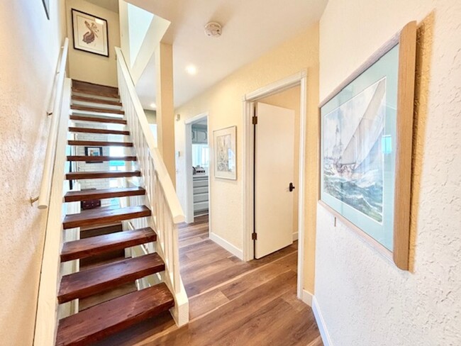 Building Photo - 3949 Ocean Dr