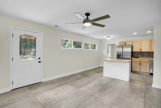 Building Photo - 28 Gerald Dr