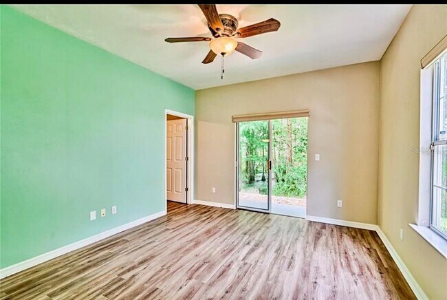 Building Photo - 322 NW 50th Blvd