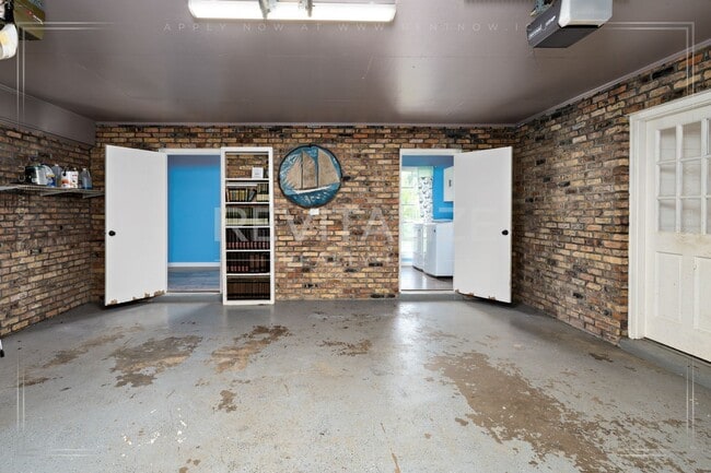 Building Photo - Spacious Brick Home in West Mobile!