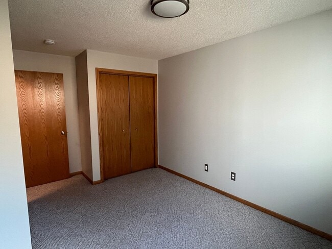 Building Photo - Beautifully Updated 4-Bed Home in Prime NW Location!