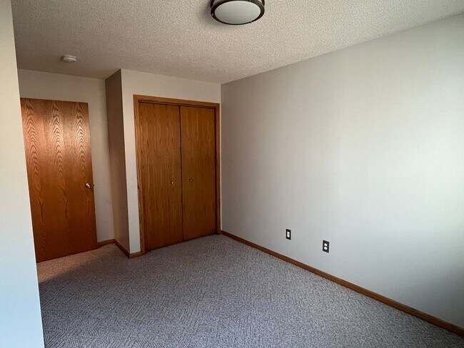 Building Photo - Beautifully Updated 4-Bed Home in Prime NW...