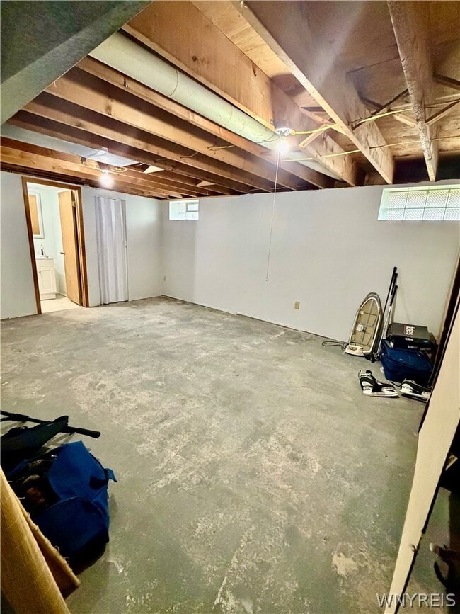 Building Photo - 260 Argus Dr