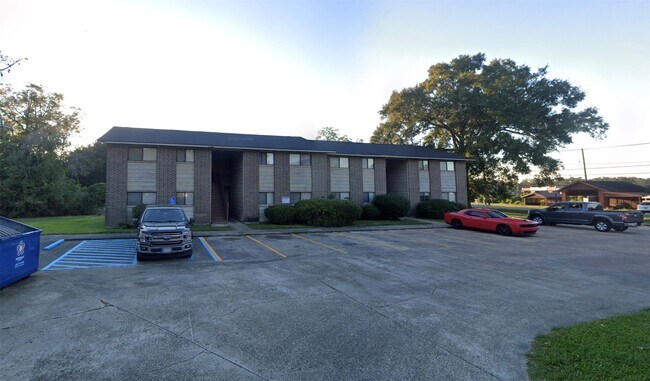Building Photo - 1305 E Bayou Rd
