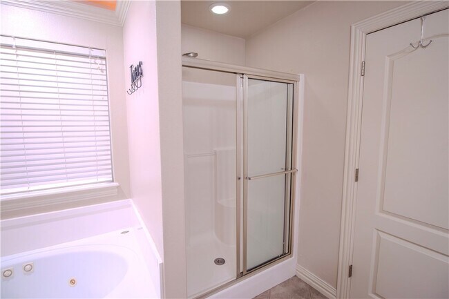 Building Photo - 202 Dawn Dr