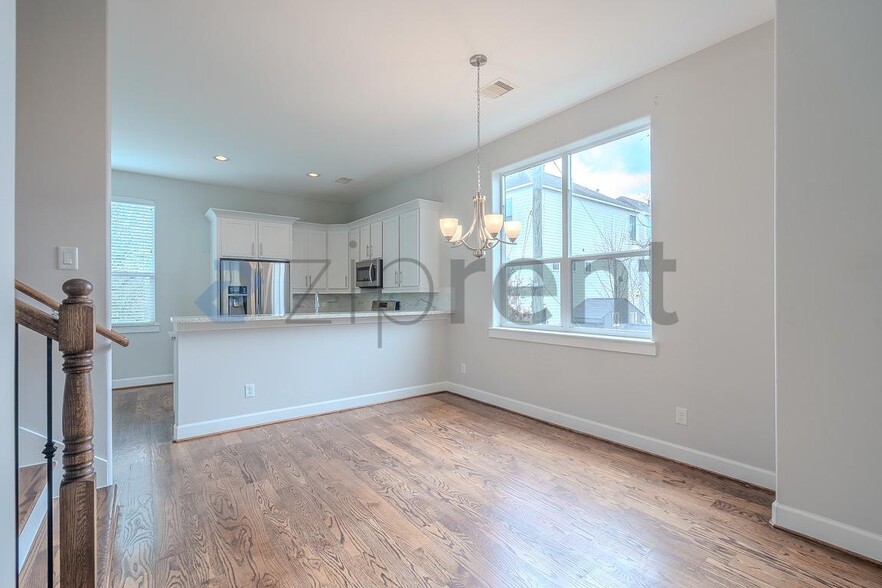 Building Photo - 850 W 20th St