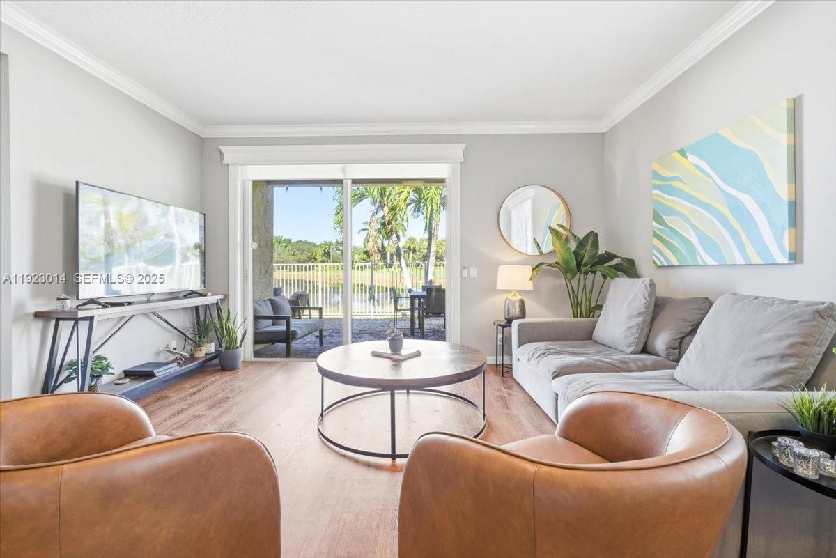 Building Photo - 920 Golden Cane Dr