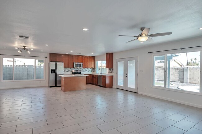 Building Photo - 5 Bedroom, 3 Bath, Pool, Remodeled