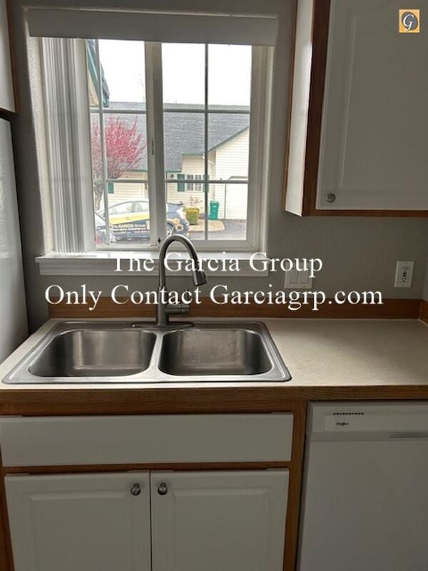 Building Photo - 13631 SE Oatfield Rd