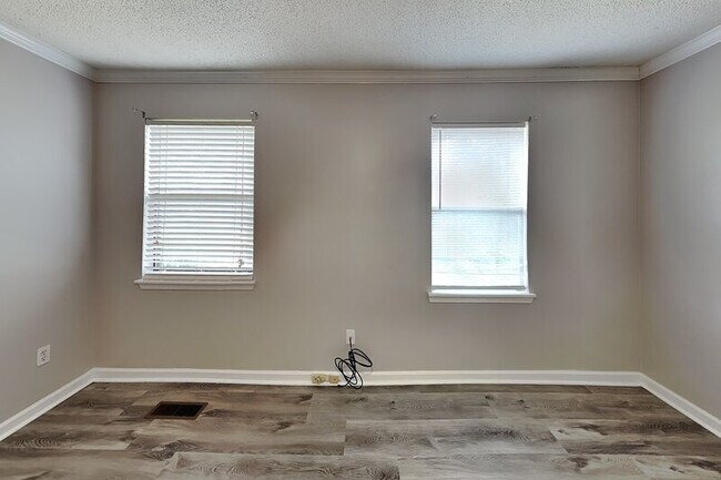 Building Photo - 2468 Hampstead Dr