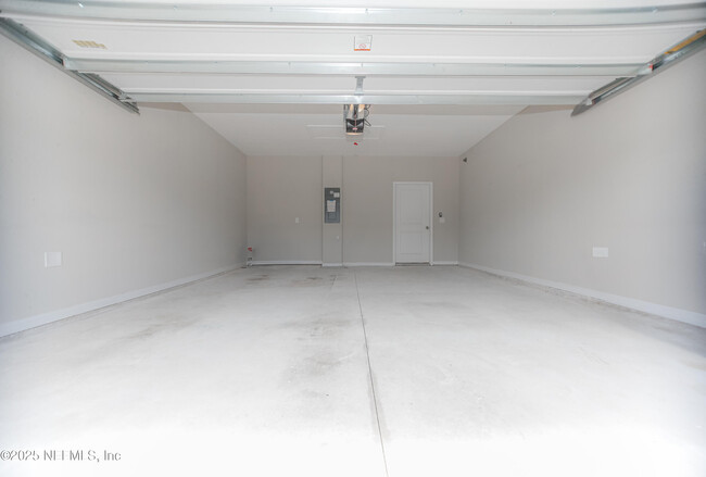 Building Photo - 432 Pine Bluff Dr