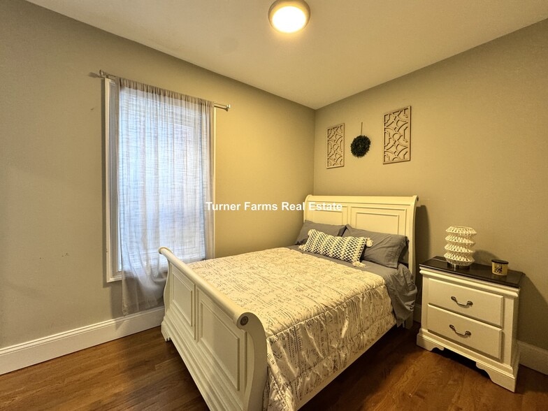 Building Photo - 179 Babcock St